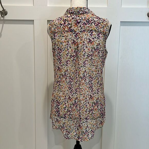 Liz Claiborne Sleeveless button down top-FREE w/Bundle Purchase - Picture 2 of 6